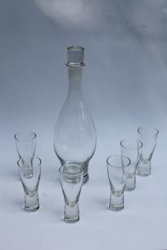catalog photo of small liquor decanter & shot glasses set, simple clear glass modern shape bar bottle w/ stopper 