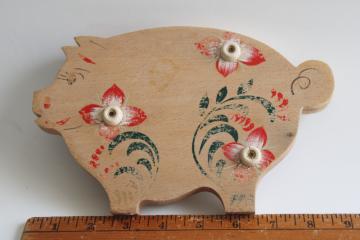 catalog photo of small pig shaped cutting wood cutting board, hand painted vintage serving charcuterie tray