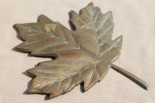 photo of solid brass autumn leaf wall plaque or door hanging, tarnished old brass fall decor #1