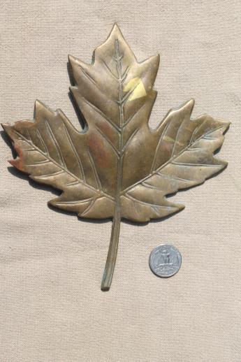 photo of solid brass autumn leaf wall plaque or door hanging, tarnished old brass fall decor #2