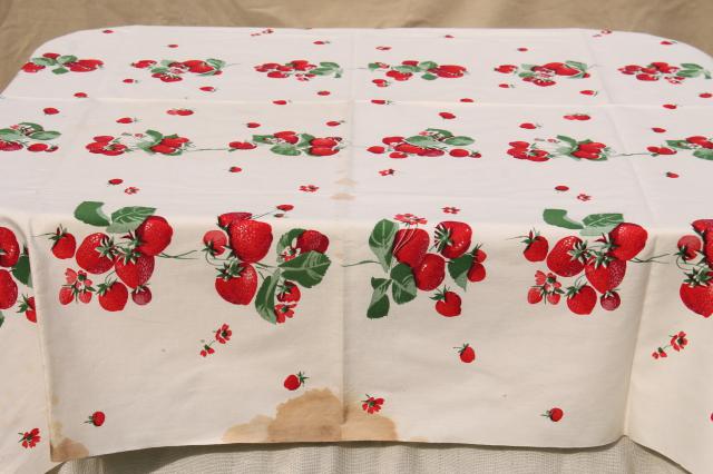 photo of strawberries print vintage heavy cotton tablecloth Wilendur Wilendure red strawberry #1