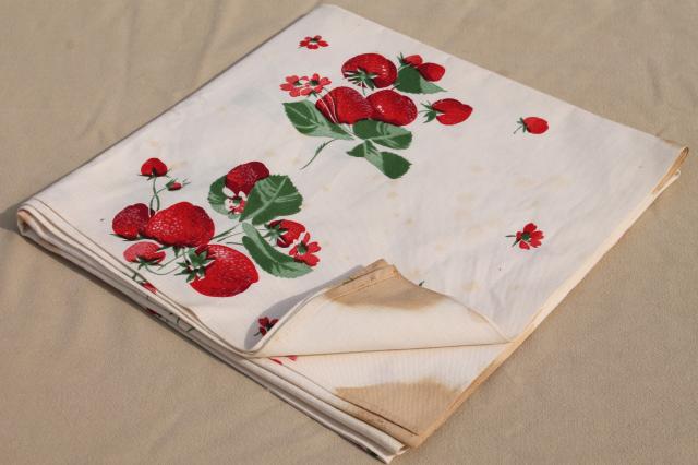 photo of strawberries print vintage heavy cotton tablecloth Wilendur Wilendure red strawberry #5