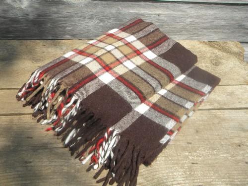 photo of thick vintage wool throw or camp blanket, brown and red plaid w/ fringe #1