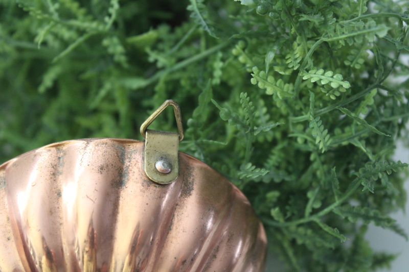 photo of tiny copper mold, fluted round jelly mold w/ wall hanging hook, vintage french country kitchen #4