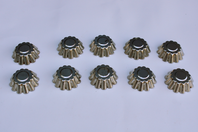 photo of tiny fluted tart tins or sandbakkel sugar cookie molds, worn vintage baking pans for crafts etc  #1