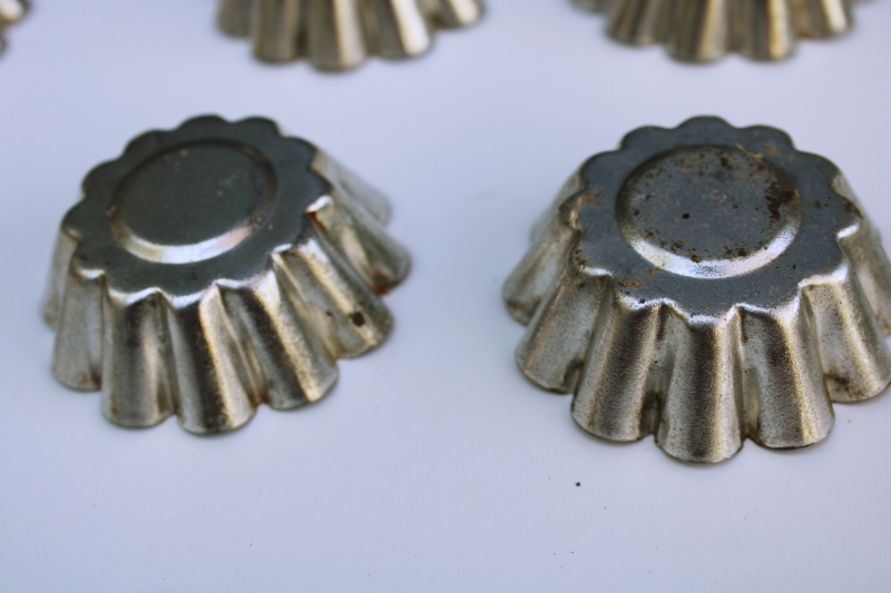 photo of tiny fluted tart tins or sandbakkel sugar cookie molds, worn vintage baking pans for crafts etc #2