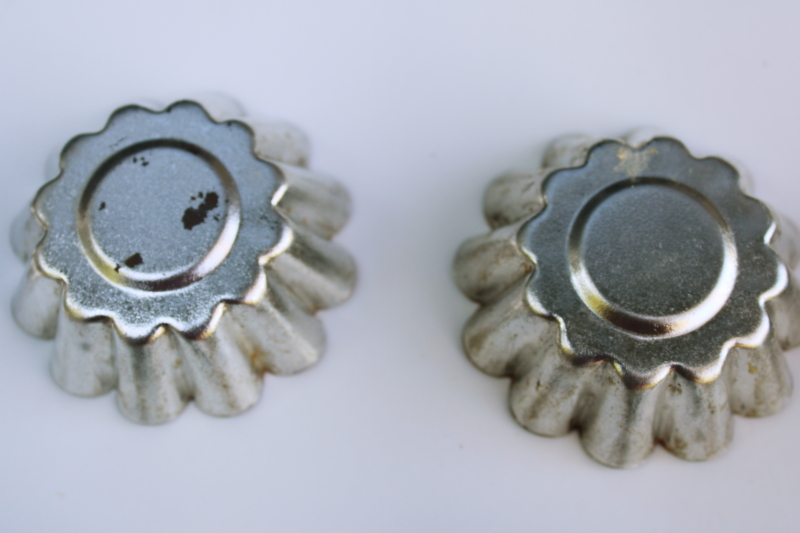photo of tiny fluted tart tins or sandbakkel sugar cookie molds, worn vintage baking pans for crafts etc #4