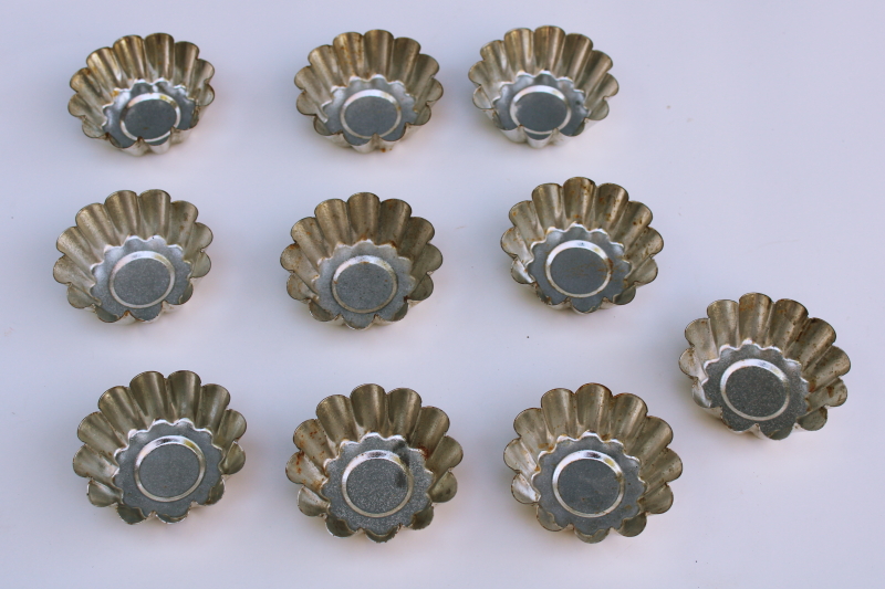 photo of tiny fluted tart tins or sandbakkel sugar cookie molds, worn vintage baking pans for crafts etc #5