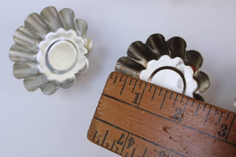 photo of tiny fluted tart tins or sandbakkel sugar cookie molds, worn vintage baking pans for crafts etc #6