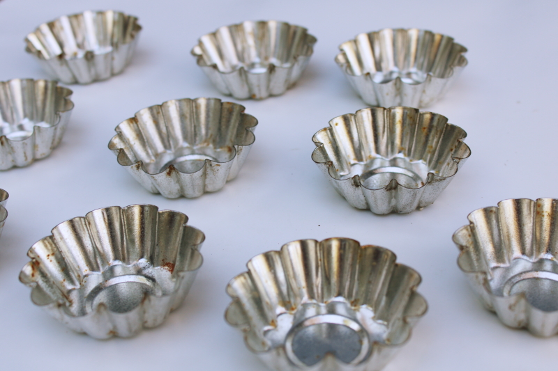 photo of tiny fluted tart tins or sandbakkel sugar cookie molds, worn vintage baking pans for crafts etc #8