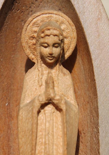 photo of tiny hand-carved wood Mary pocket shrine made in Italy, vintage Catholic religious miniature #3