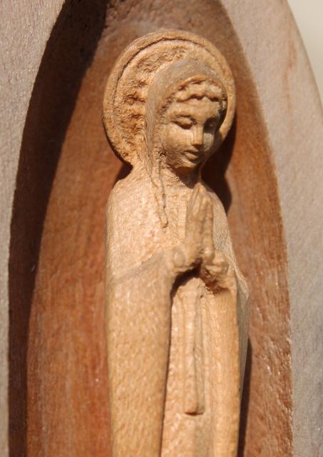 photo of tiny hand-carved wood Mary pocket shrine made in Italy, vintage Catholic religious miniature #4