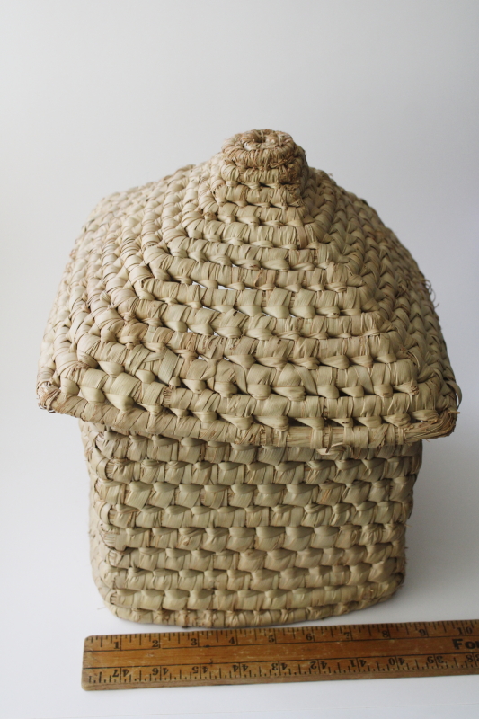 photo of tiny house shaped cat basket, Japanese Neko Chigura handwoven cat basket #3