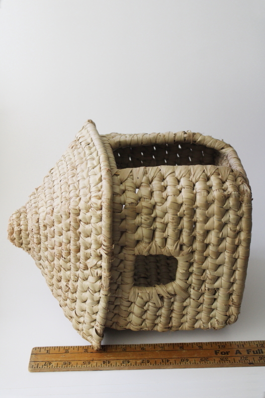 photo of tiny house shaped cat basket, Japanese Neko Chigura handwoven cat basket #5
