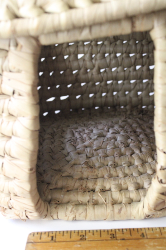 photo of tiny house shaped cat basket, Japanese Neko Chigura handwoven cat basket #7