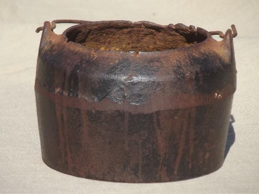 photo of tiny old cast iron cauldron, primitive vintage witches kettle melting pot #3