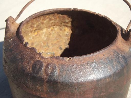 photo of tiny old cast iron cauldron, primitive vintage witches kettle melting pot #6