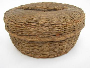 catalog photo of tiny round wicker needlework basket, antique vintage sewing tools holder