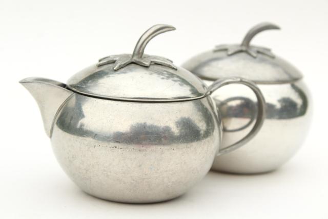 photo of tomato figural pewter cream and sugar set, vintage Queen Art Pewter Brooklyn NY #1