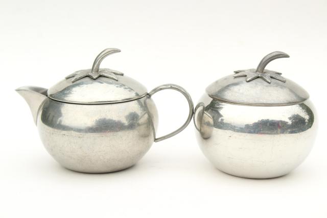 photo of tomato figural pewter cream and sugar set, vintage Queen Art Pewter Brooklyn NY #3