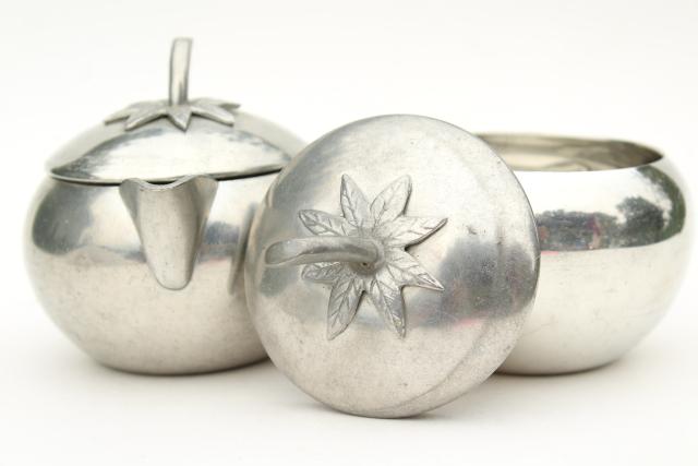 photo of tomato figural pewter cream and sugar set, vintage Queen Art Pewter Brooklyn NY #6