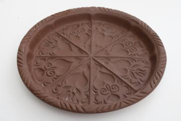 catalog photo of traditional round shortbread baking pan, vintage stoneware cookie mold w/ hearts