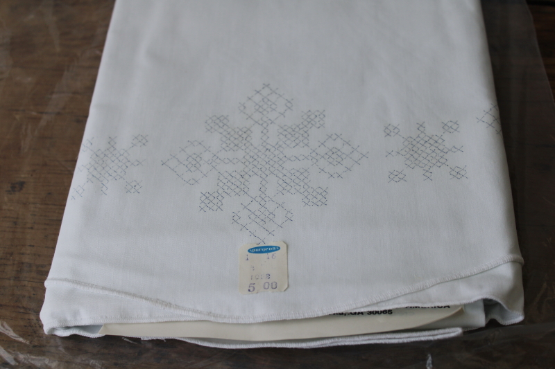 photo of two pair vintage pillowcases stamped for embroidery or fabric paints, cotton poly blend  #5