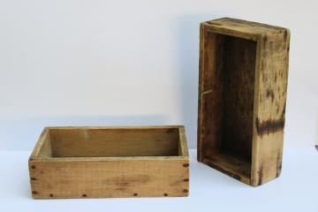 catalog photo of two primitive old wood boxes, small storage crates rustic vintage farmhouse decor 