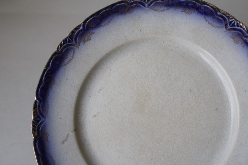 photo of unmarked antique flow blue china plate very shabby, La Francaise or La Belle china border w/ gold #2