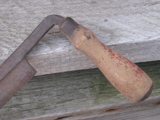 photo of unmarked antique or vintage draw knife, farm woodworking spoke shave tool #3