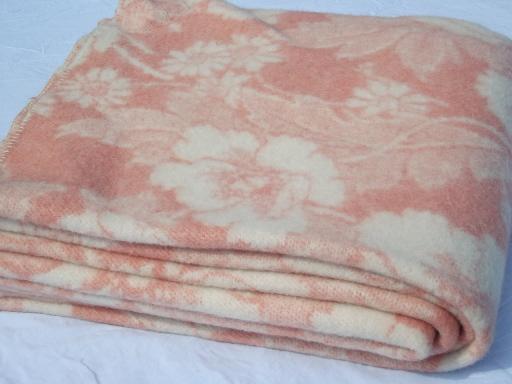 photo of unused 1940s vintage wool camp blanket wild rose floral, old Wards label #1