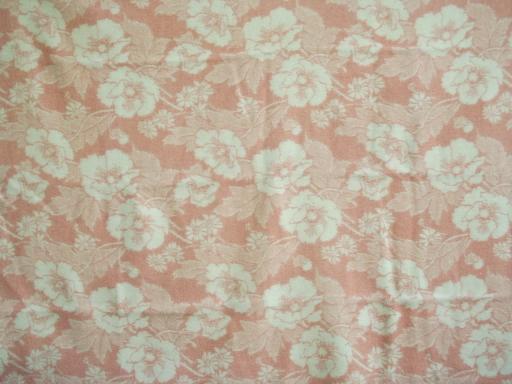 photo of unused 1940s vintage wool camp blanket wild rose floral, old Wards label #2