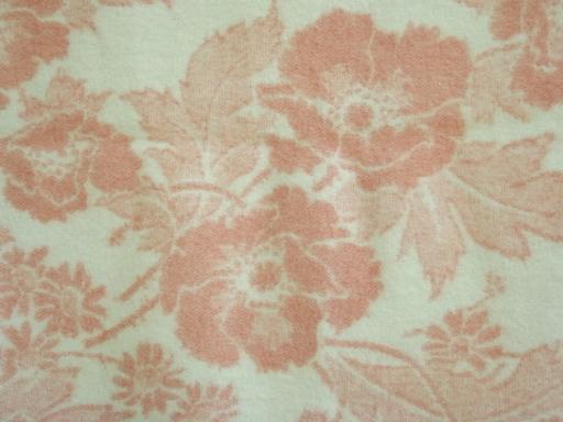 photo of unused 1940s vintage wool camp blanket wild rose floral, old Wards label #5