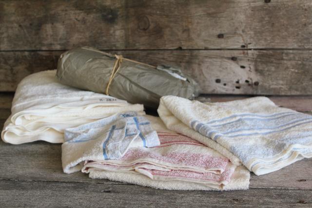 photo of unused vintage bath towels, thin light terrycloth fabric white cotton towels #1