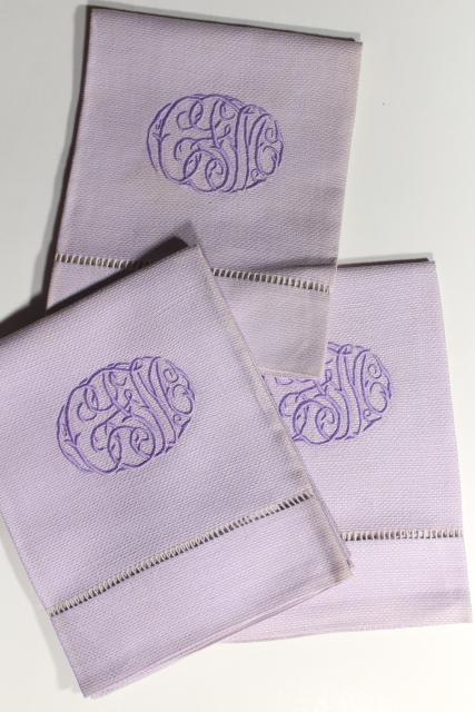 photo of unused vintage hand towels w/ embroidered script, pastel cotton huck fabric guest towel full dozen #2