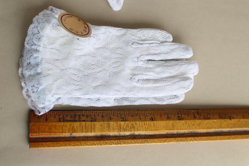 photo of unused vintage white lace stretch gloves, little girls child size 4 to 7 years #5