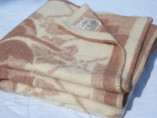 photo of unused vintage wool camp blanket w/ dutch tulips, old Orr label #2