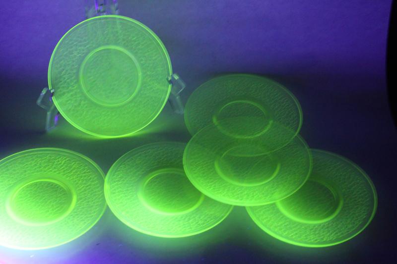 photo of uranium glow vaseline yellow green depression glass plates art deco cracked ice pattern #1