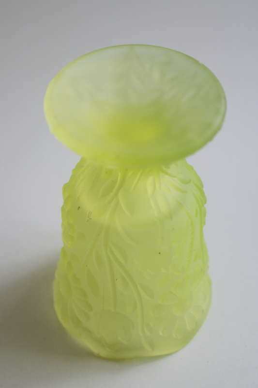 photo of uranium glow vintage vaseline satin glass vase or votive candle holder, daisy pattern  #4