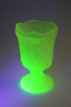 catalog photo of uranium glow vintage vaseline satin glass vase or votive candle holder, daisy pattern 