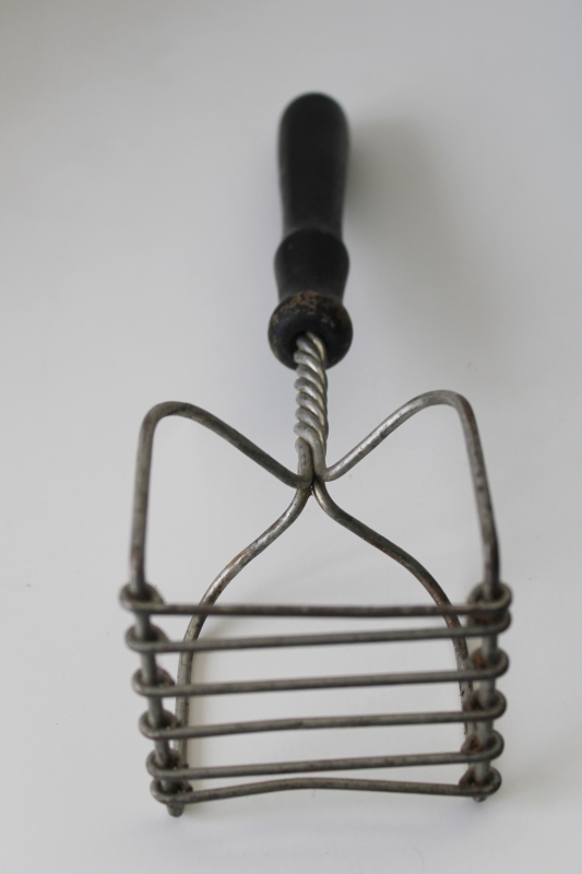 photo of very old twisted wire potato masher w/ wood handle, primitive vintage kitchen tool  #2