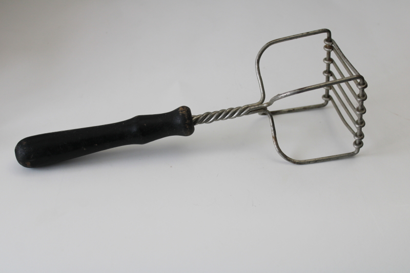 photo of very old twisted wire potato masher w/ wood handle, primitive vintage kitchen tool  #3