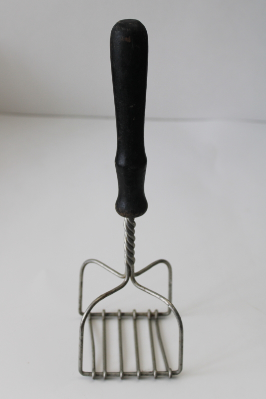 photo of very old twisted wire potato masher w/ wood handle, primitive vintage kitchen tool  #4