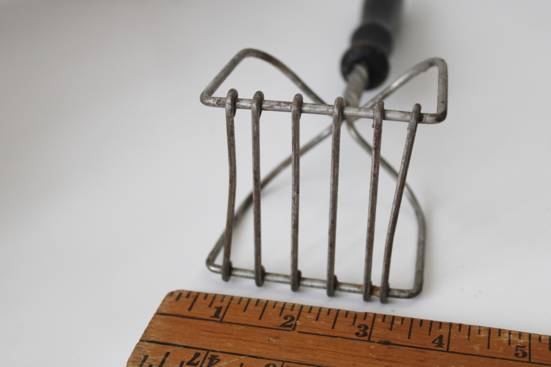 photo of very old twisted wire potato masher w/ wood handle, primitive vintage kitchen tool  #5