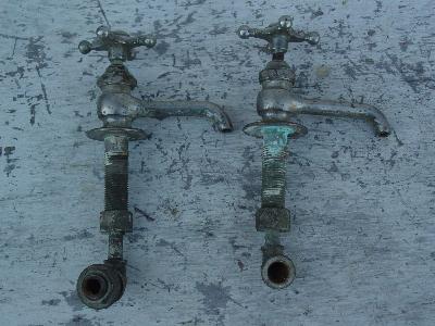 photo of victorian porcelain sink faucets #1