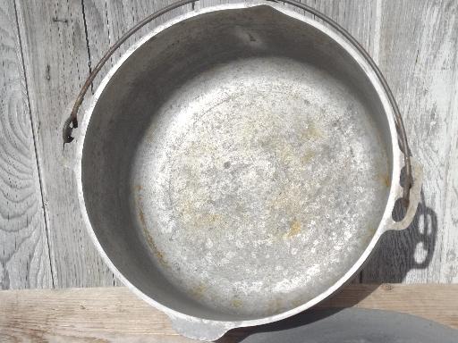 photo of vintage 12 qt dutch oven w/ wire bail handle, huge camp kettle cooking pot  #7