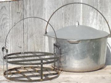 catalog photo of vintage 12 qt dutch oven w/ wire bail handle, huge camp kettle cooking pot 