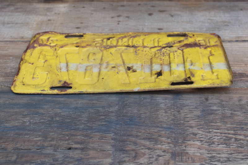 photo of vintage 1937 Illinois license plate, early automotive collectible #3