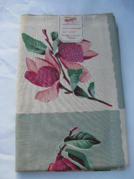 catalog photo of vintage 1940s printed cotton kitchen tablecloth, mint w/ original Wilendur label