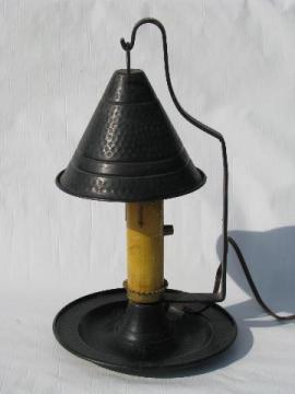 catalog photo of vintage 1940s tole candlestick lamp w/ hanging shade, hammered metal